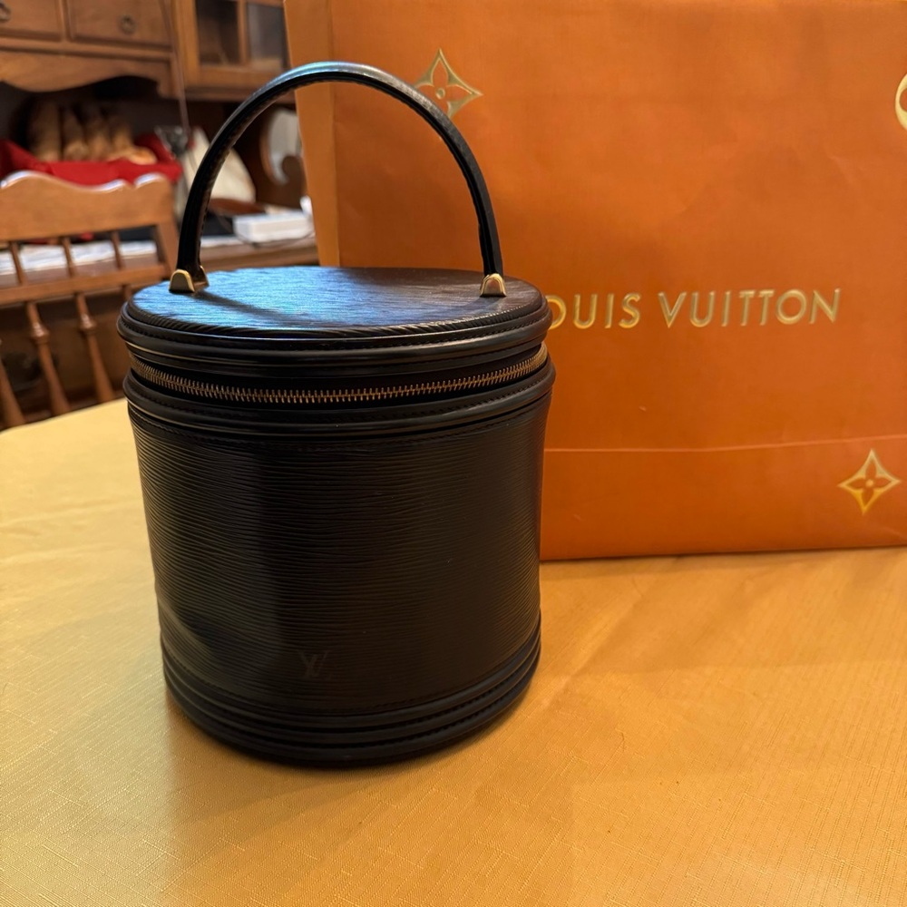 LOUIS VUITTON Leather vanity case